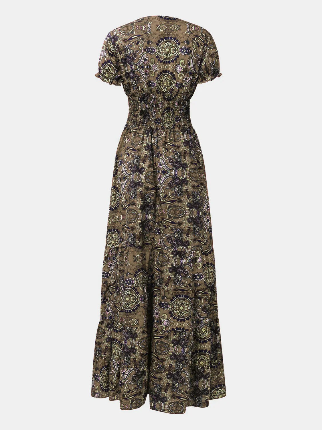 ND | Grande robe avec décolleté en V smocké et manches courtes