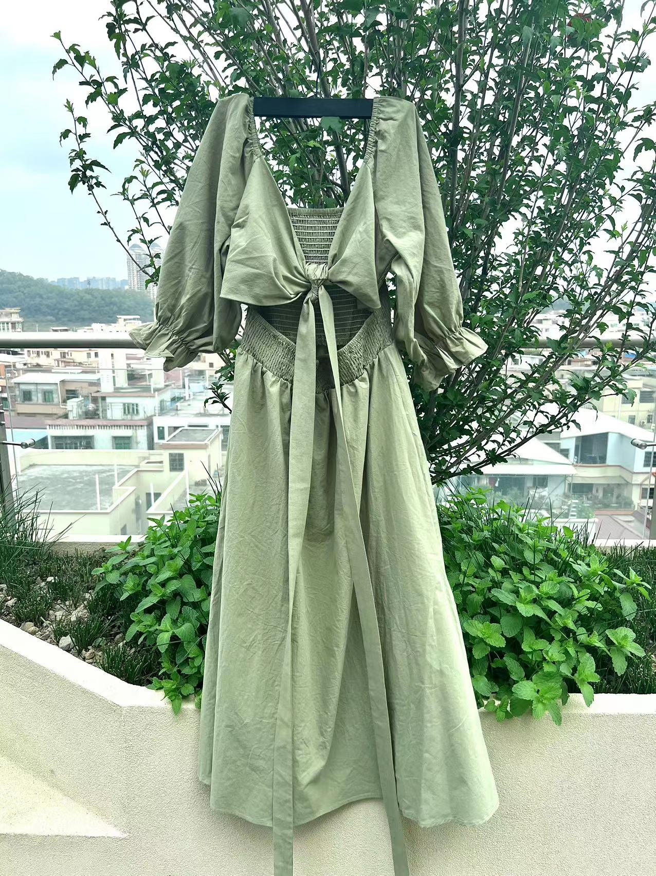 ND | Robe midi avec manches bouffantes et bande à la taille