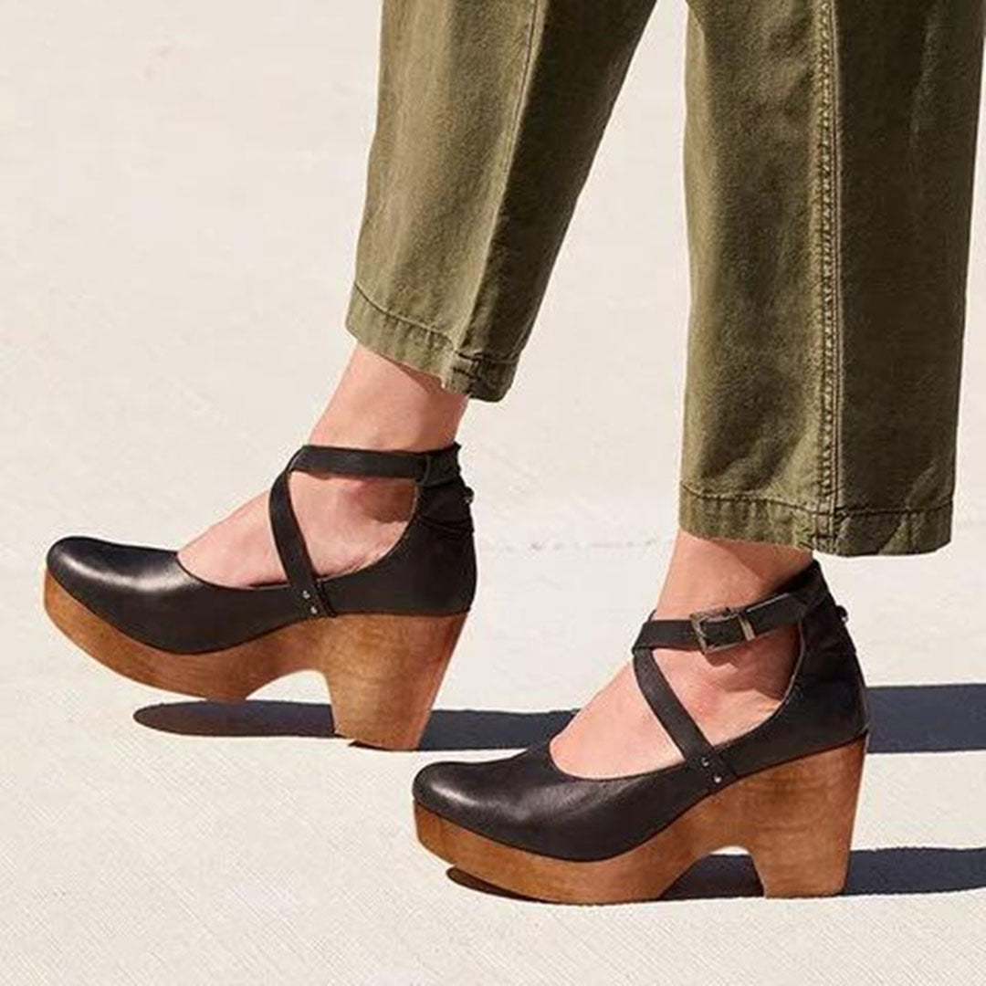 ND | Chaussures compensées encombrantes