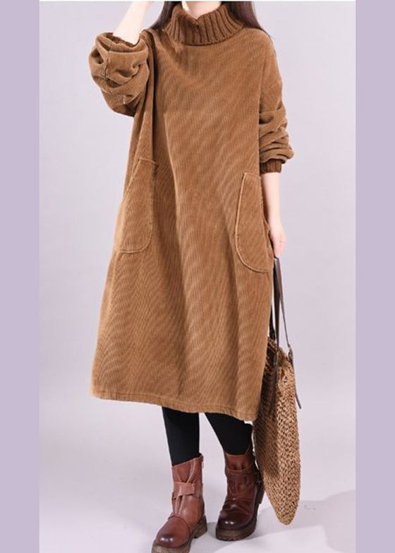 ND | Robe midi en velours côtelé avec col roulé