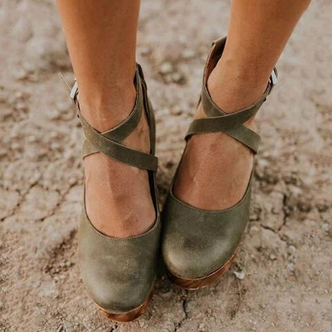 ND | Chaussures compensées encombrantes