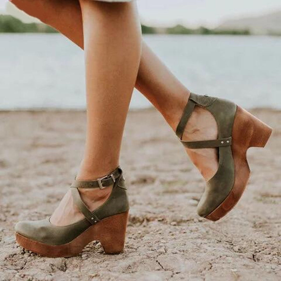 ND | Chaussures compensées encombrantes