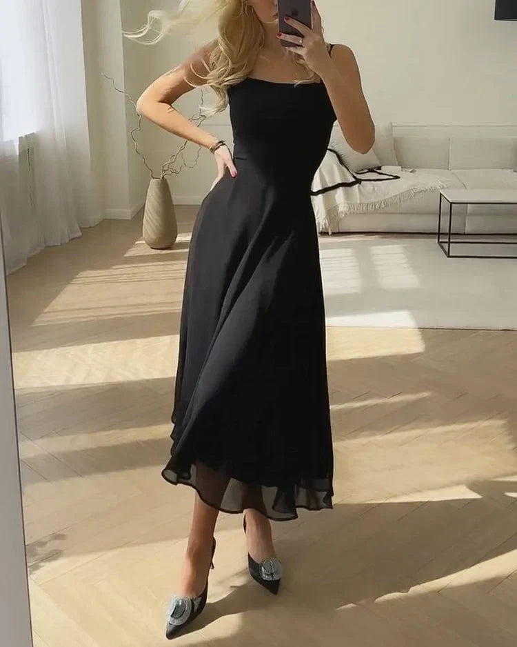 EP | Robe élégante en voile uni avec col carré