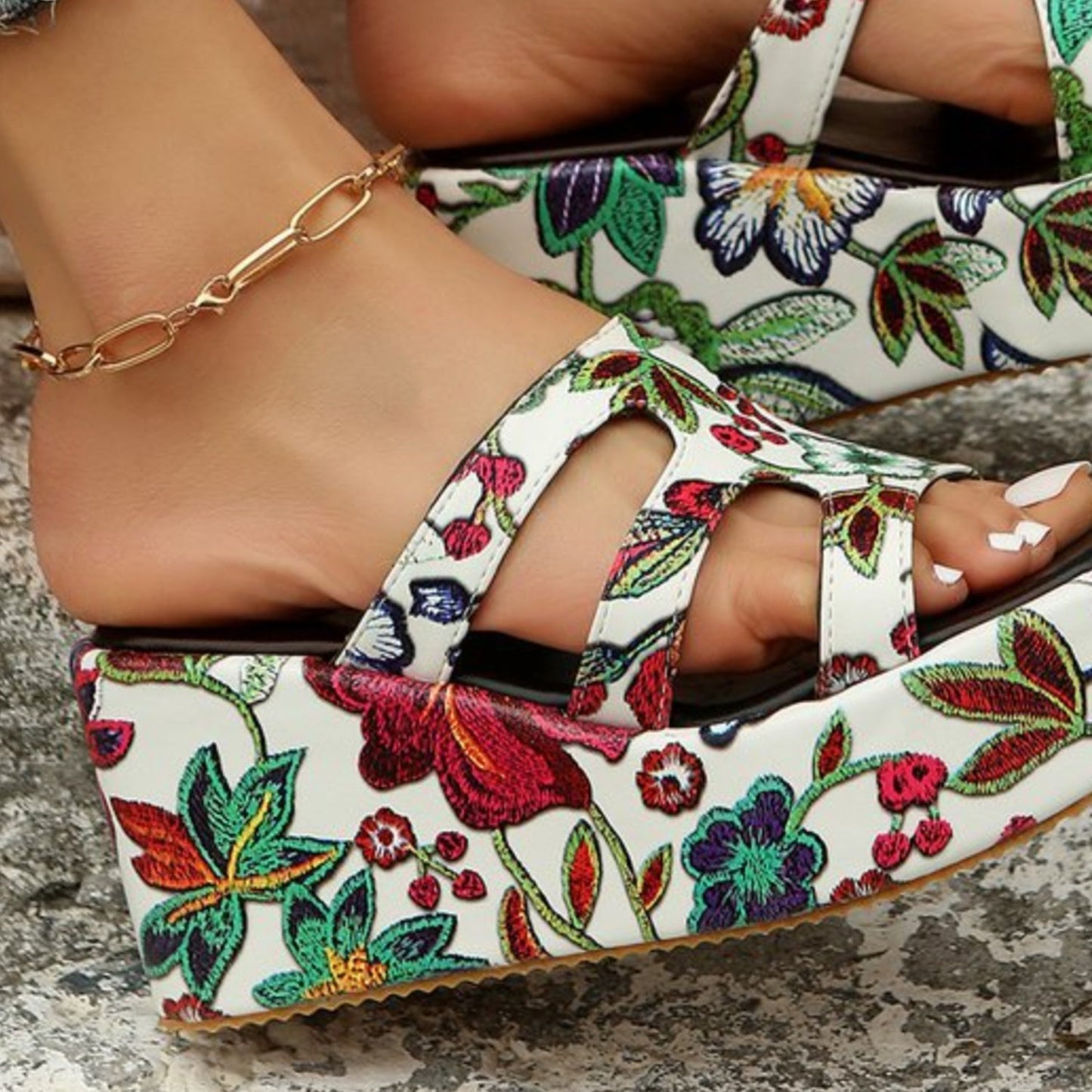 EP | Sandales découpées fleuries Peep Toe