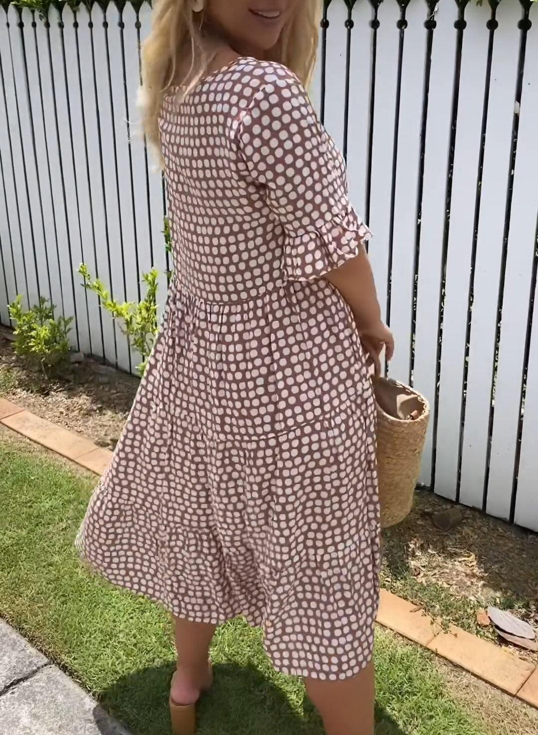 EP | Casual Chic Robe midi à manches volantées
