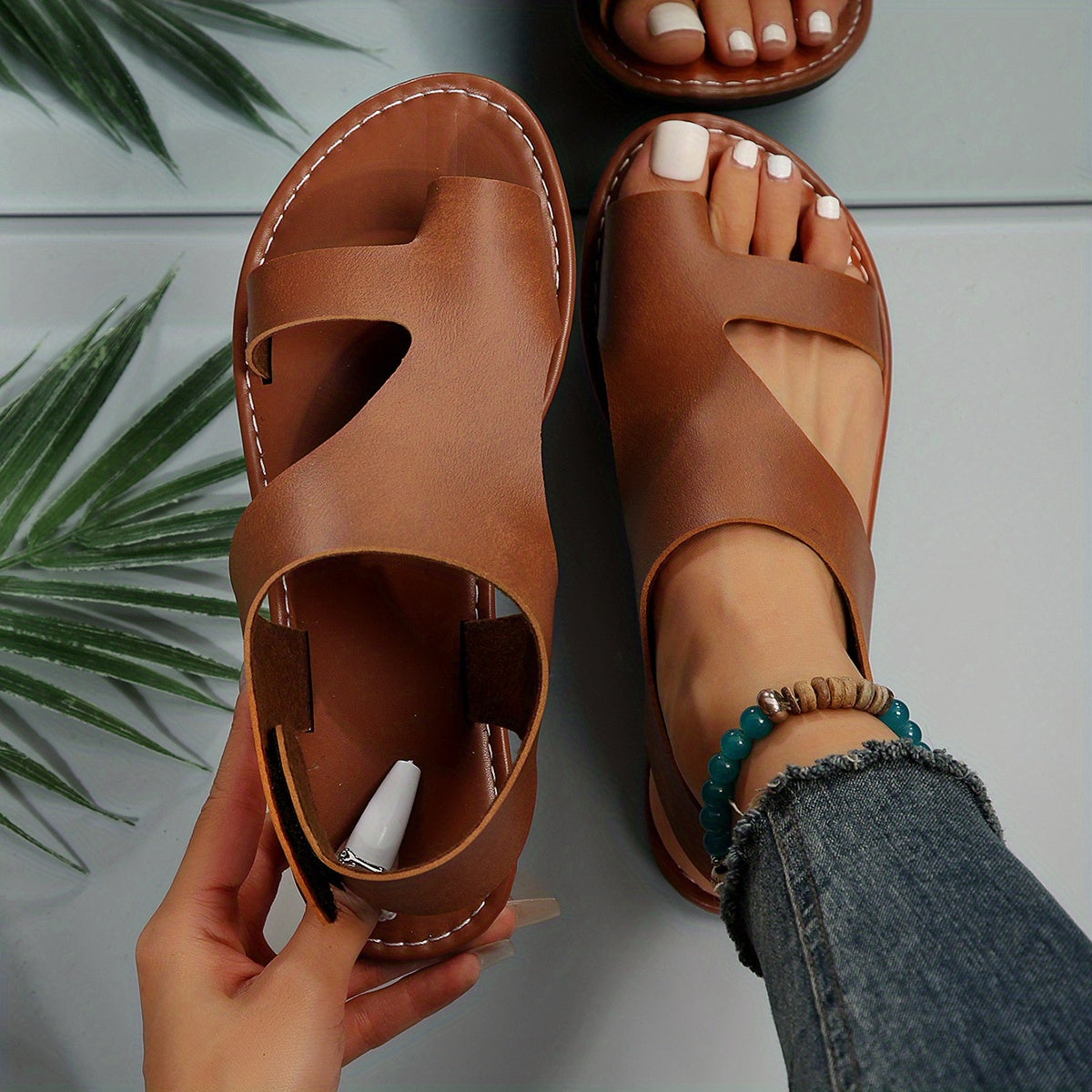 ND | Sandales à la mode avec bout ouvert et design découpé