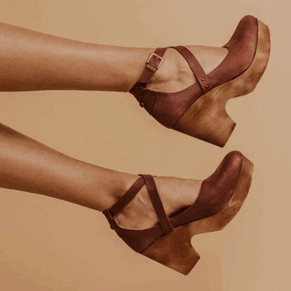 ND | Chaussures compensées encombrantes