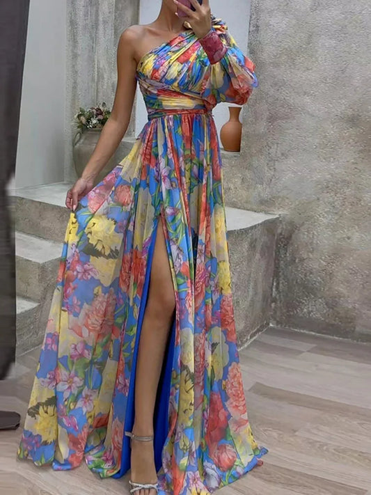 EP | Une maxi-robe à la mode avec des épaules recoupées