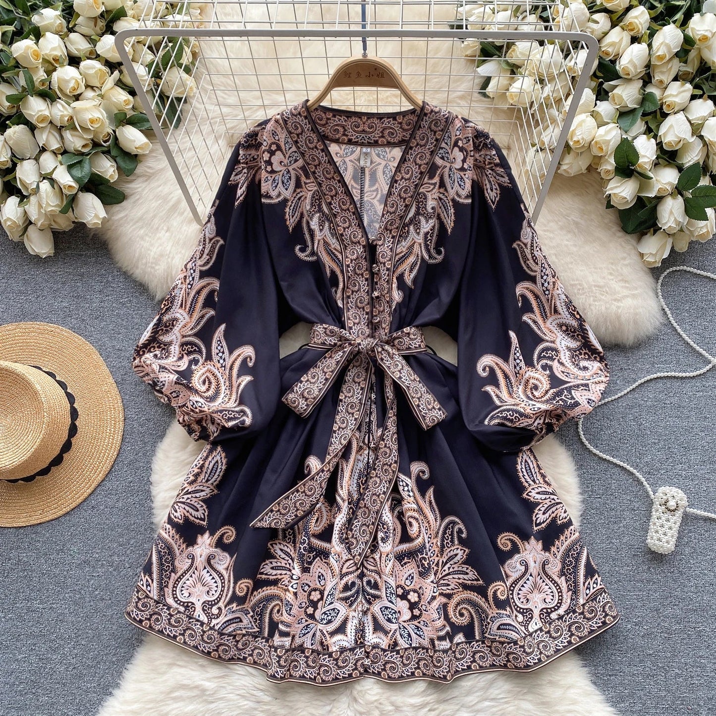 EP | Mini-robe élégante à l'imprimé vintage, manches bouffantes en ligne A et décolleté en V